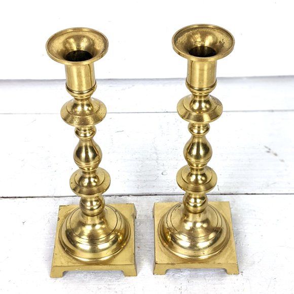 Vintage brass distressed / tarnished pillar spindle candlesticks - Picture 3 of 10